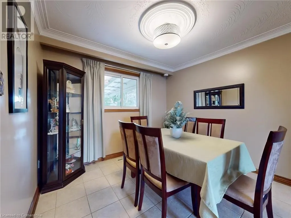 11 MEADOWLAND Gate