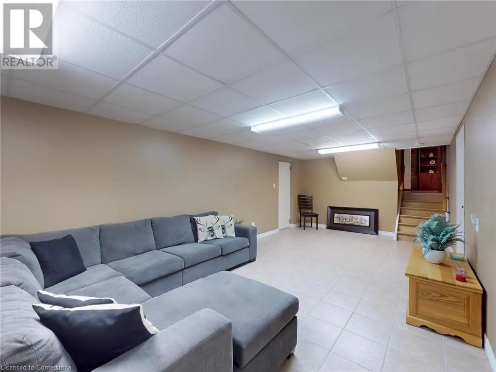 11 MEADOWLAND Gate