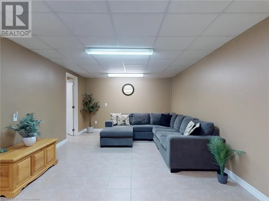11 MEADOWLAND Gate