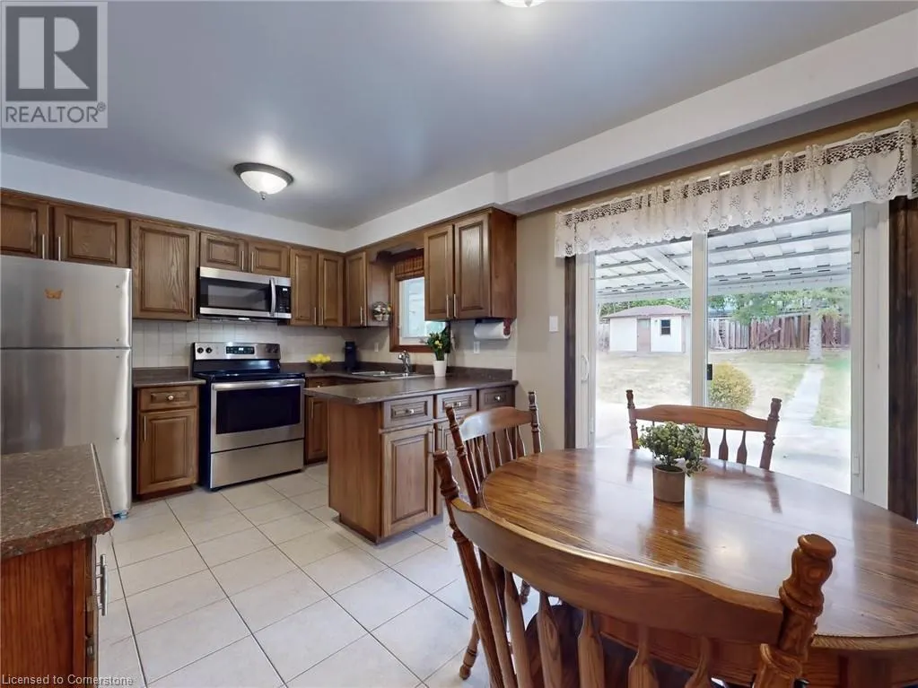 11 MEADOWLAND Gate