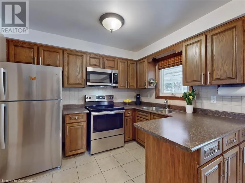 11 MEADOWLAND Gate