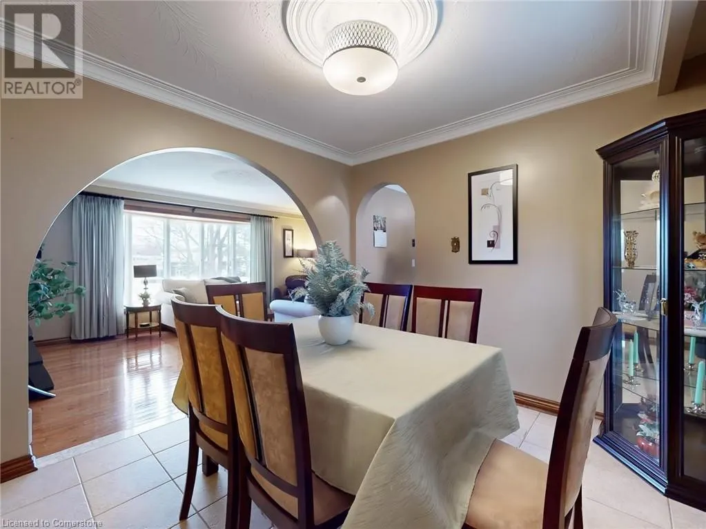 11 MEADOWLAND Gate