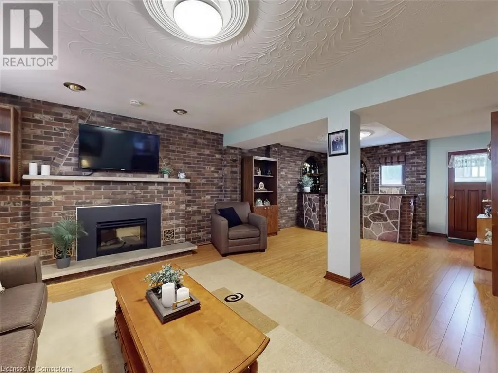 11 MEADOWLAND Gate