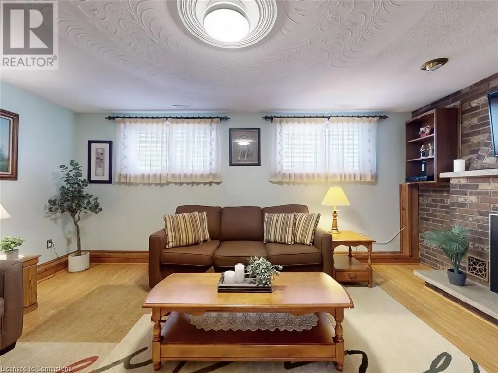 11 MEADOWLAND Gate