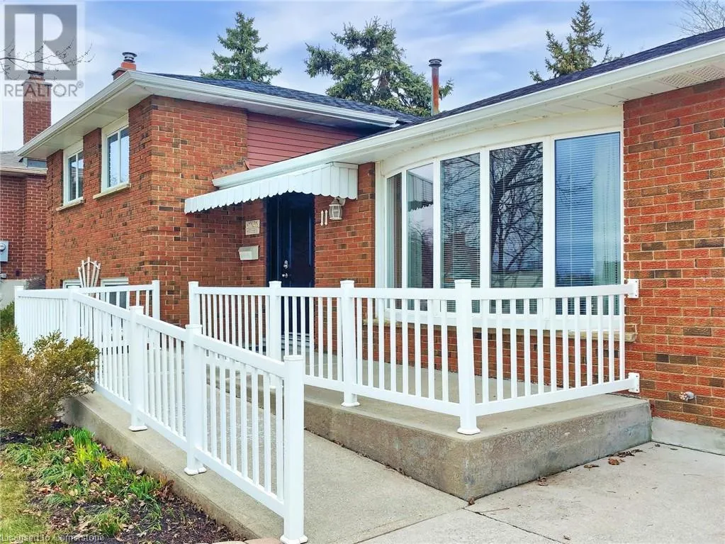 11 MEADOWLAND Gate