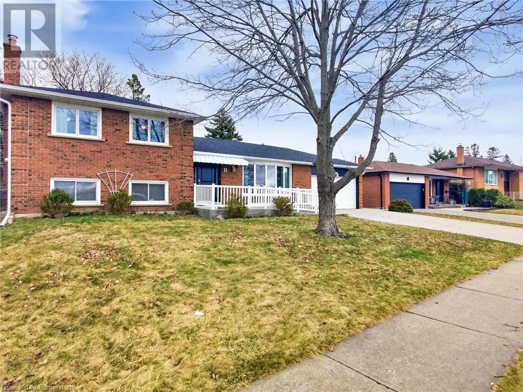 11 MEADOWLAND Gate