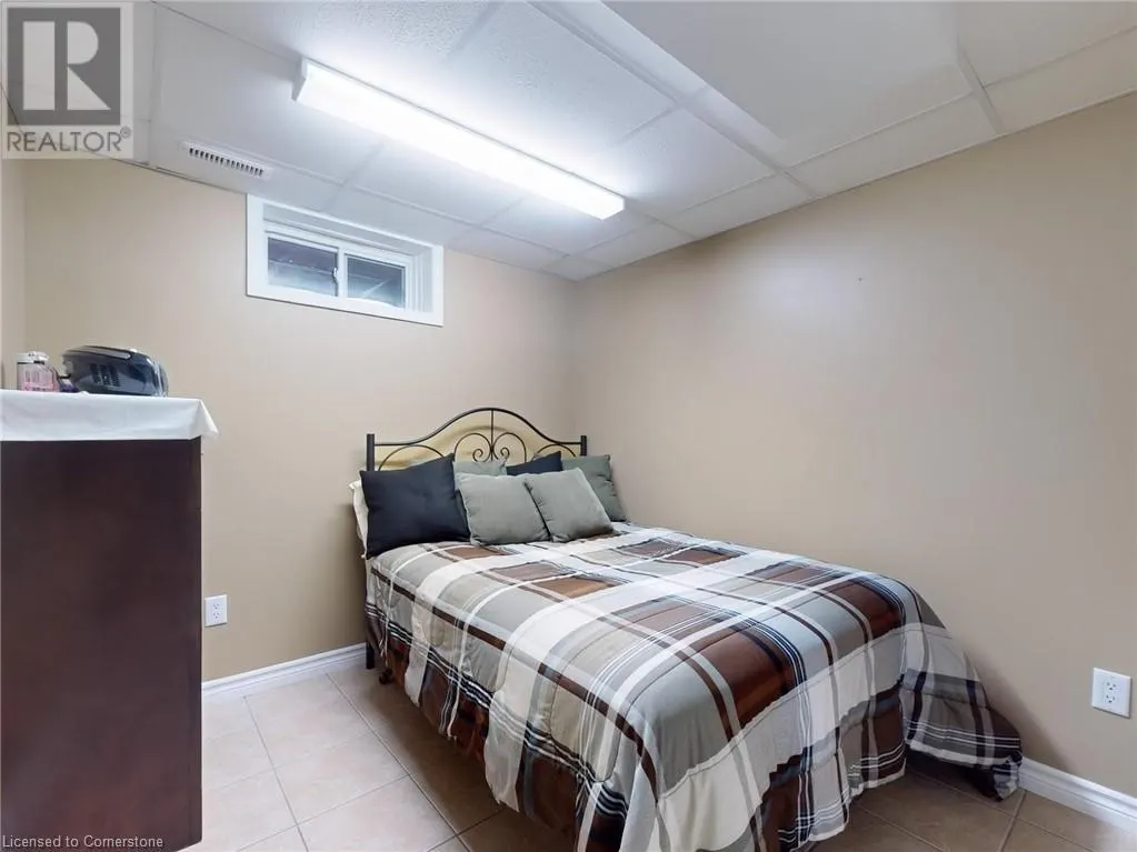 11 MEADOWLAND Gate