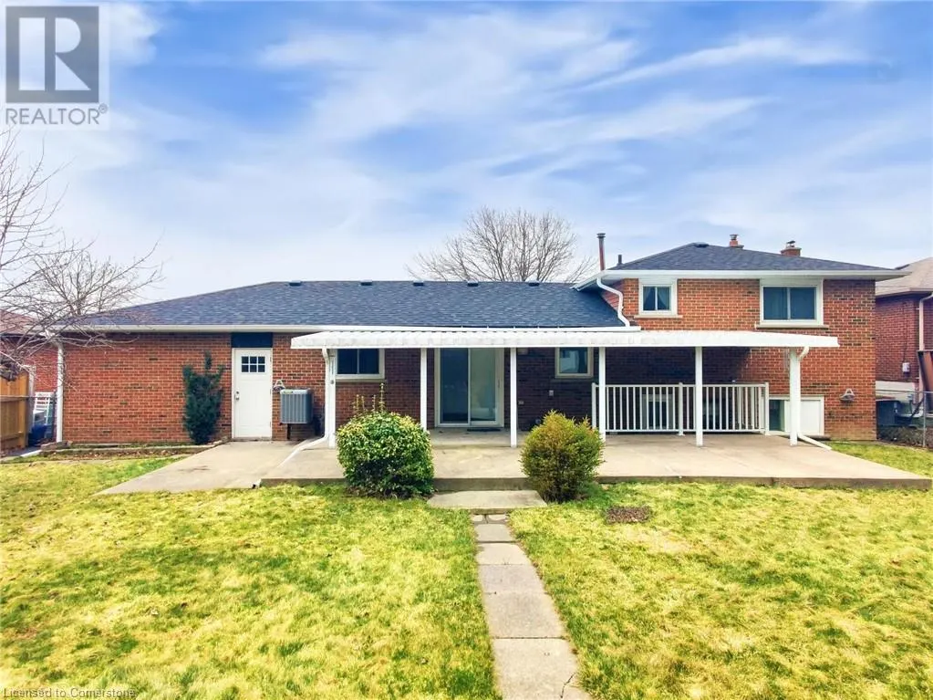 11 MEADOWLAND Gate