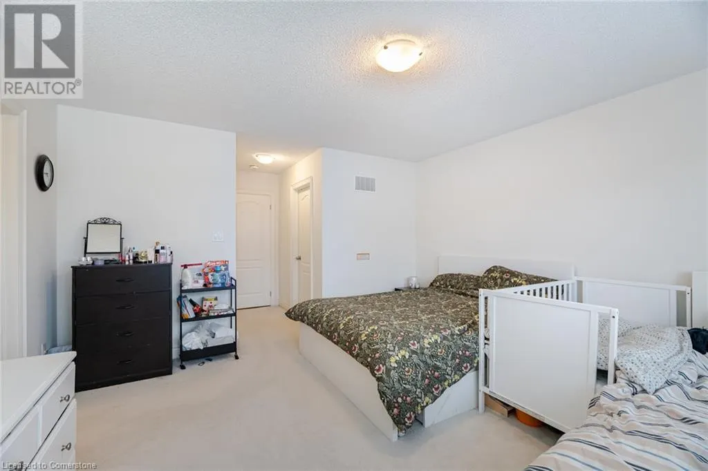 7 LADY EVELYN Crescent