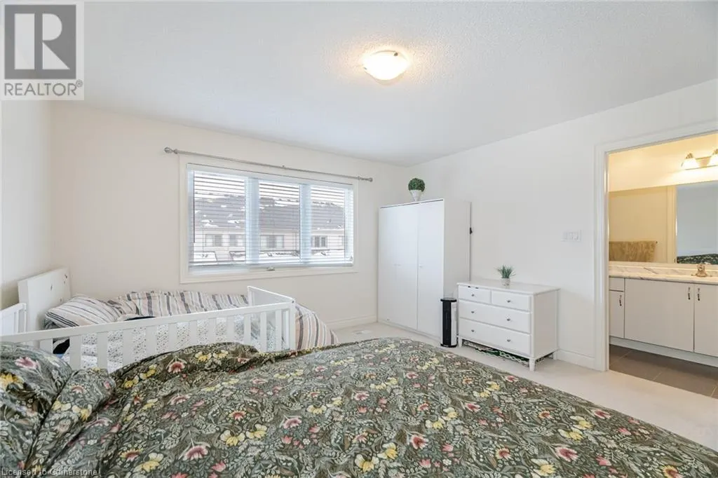 7 LADY EVELYN Crescent