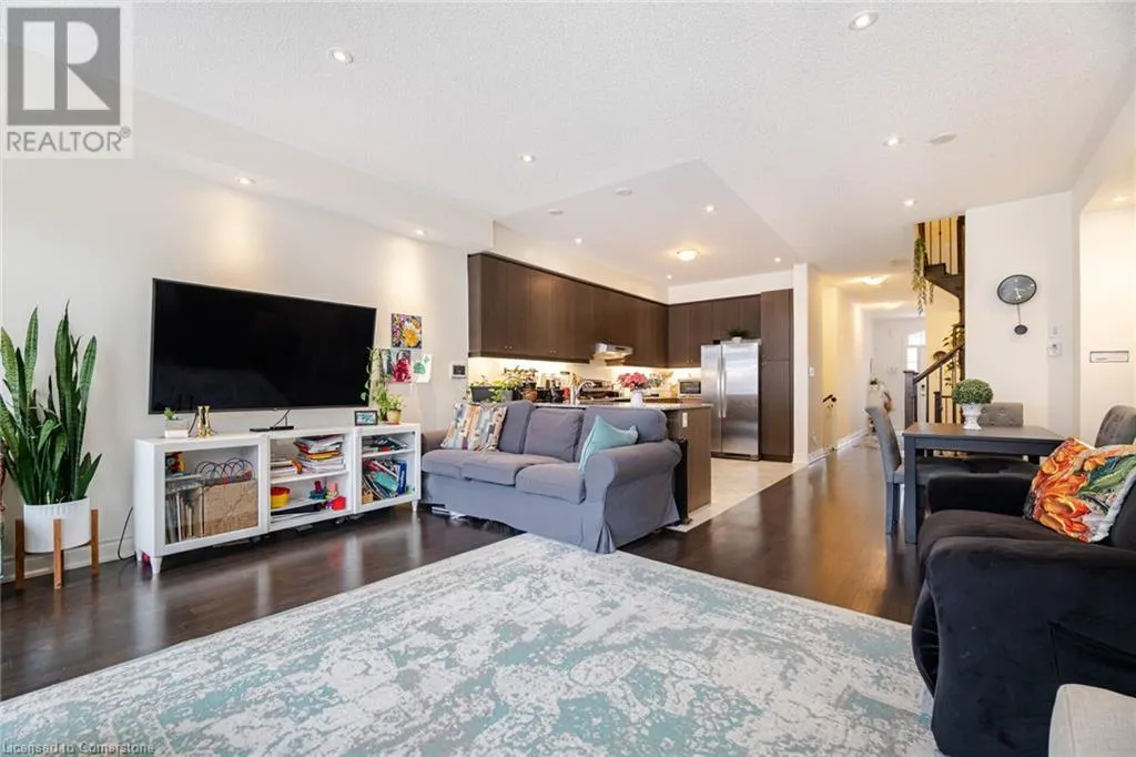 7 LADY EVELYN Crescent