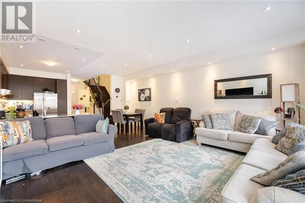 7 LADY EVELYN Crescent