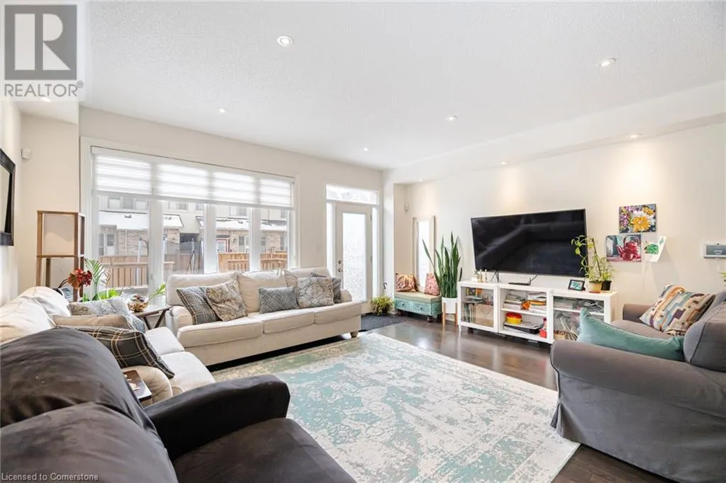 7 LADY EVELYN Crescent
