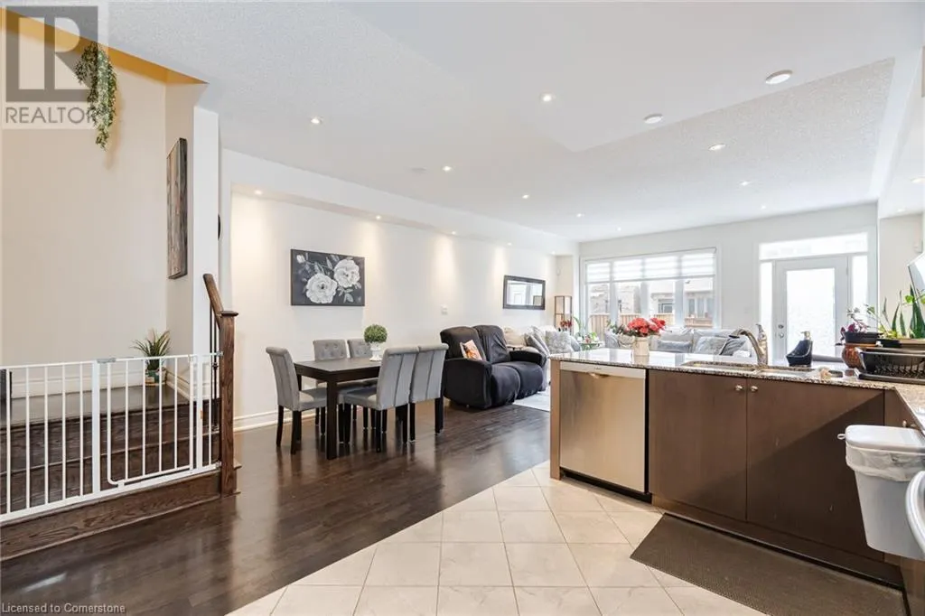 7 LADY EVELYN Crescent