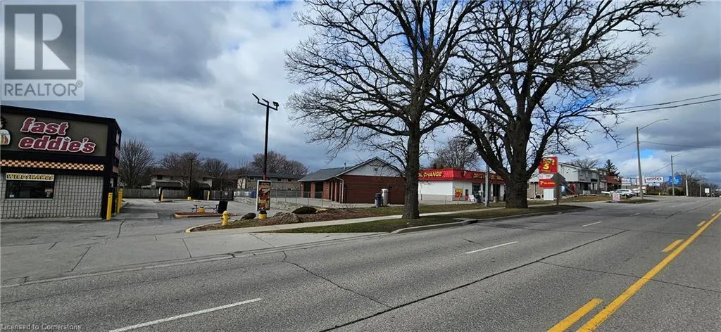 150 DUNDAS Street S