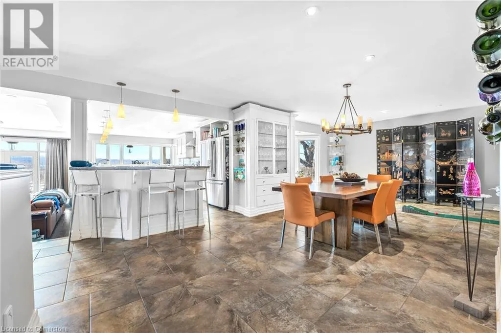915 QUEENSTON Road
