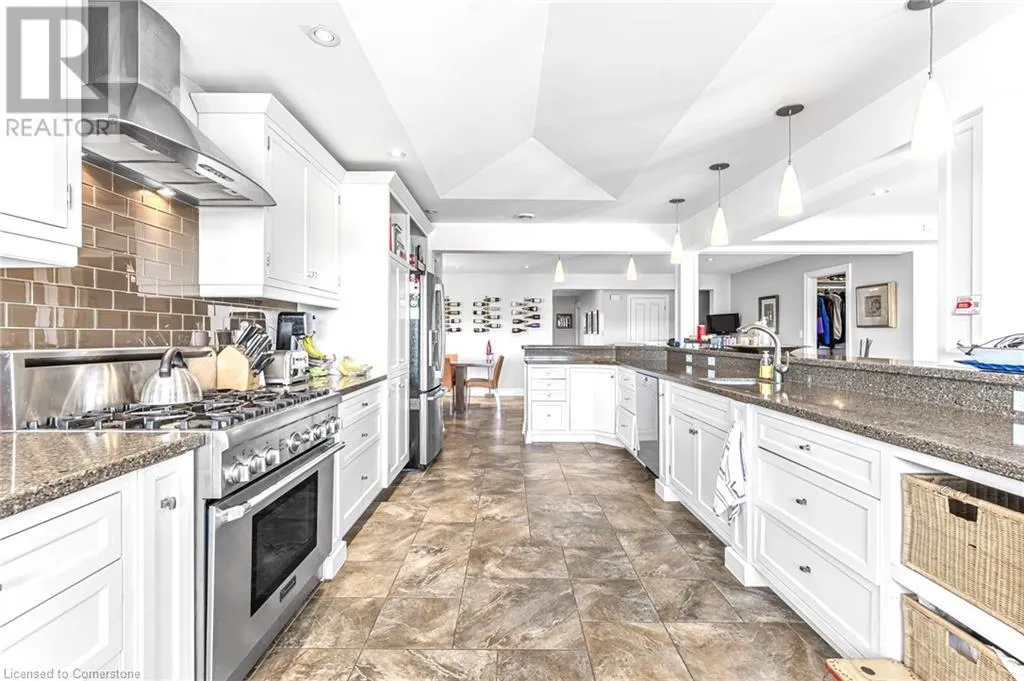 915 QUEENSTON Road