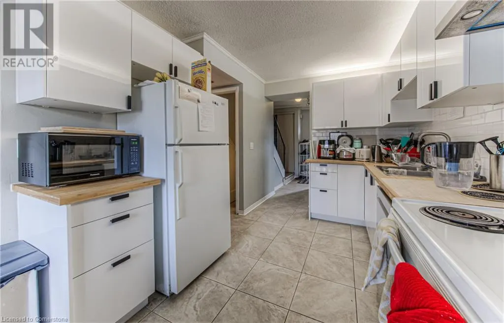 121 UNIVERSITY Avenue E Unit# 9, #9