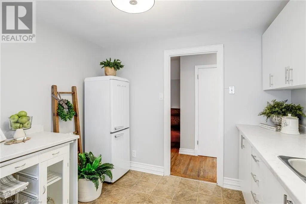 15 EMPRESS Avenue