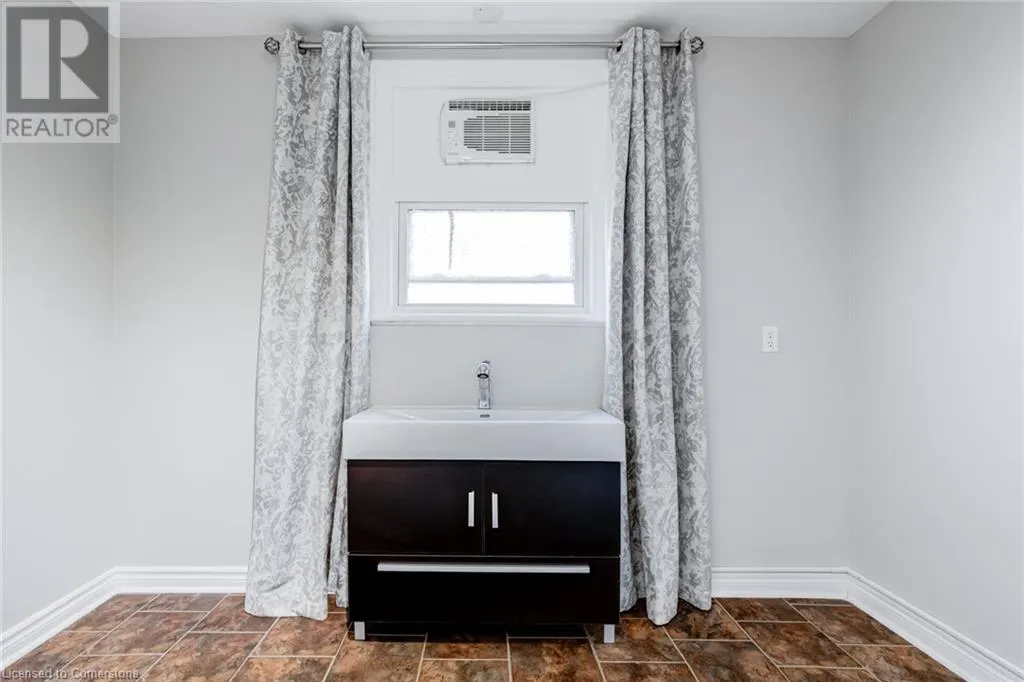 15 EMPRESS Avenue