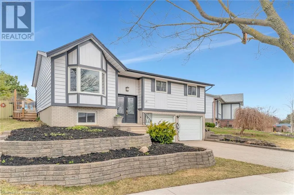 16 SETTLERS Drive