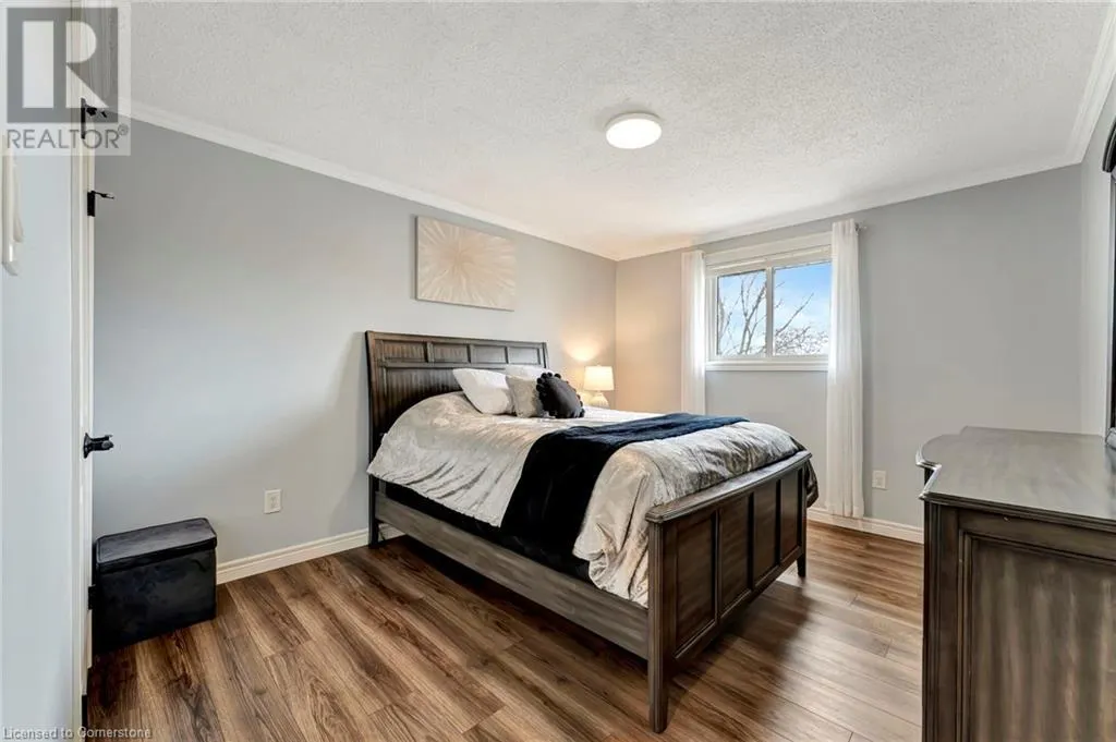 16 SETTLERS Drive