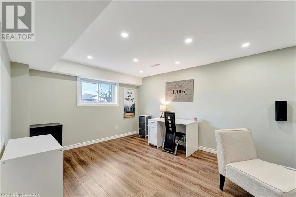 16 SETTLERS Drive