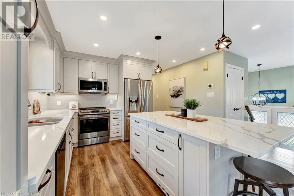 16 SETTLERS Drive