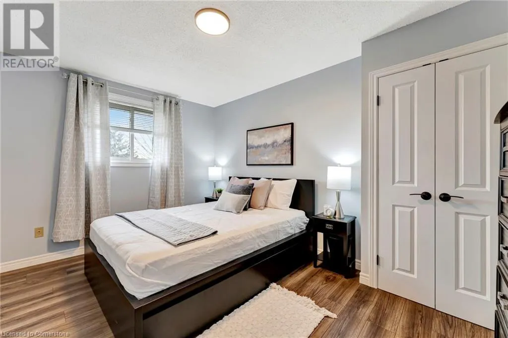 16 SETTLERS Drive