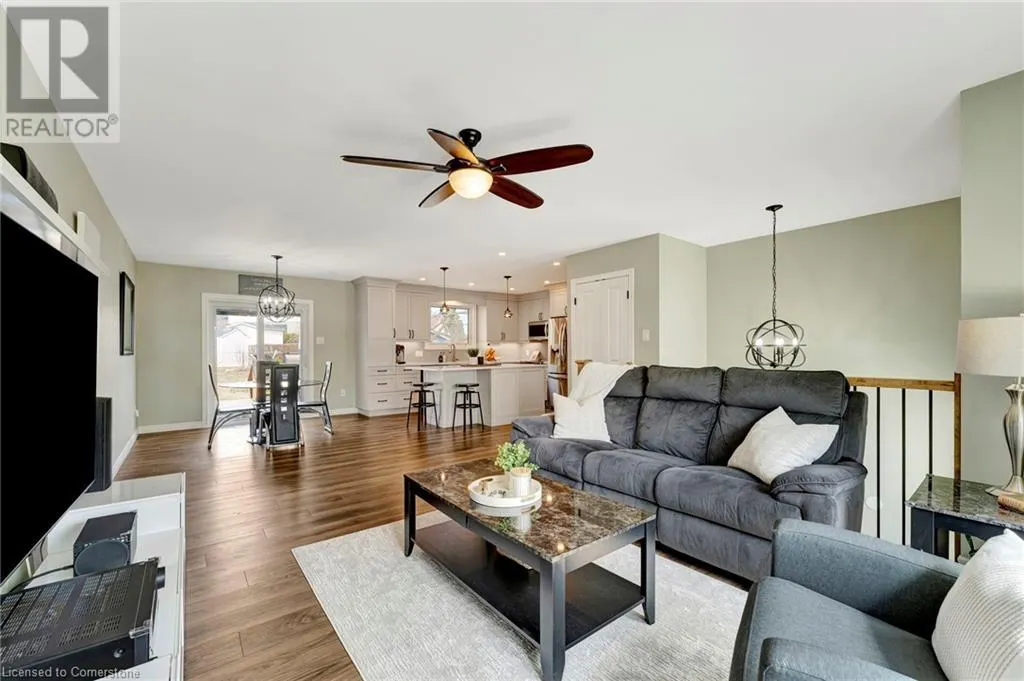 16 SETTLERS Drive