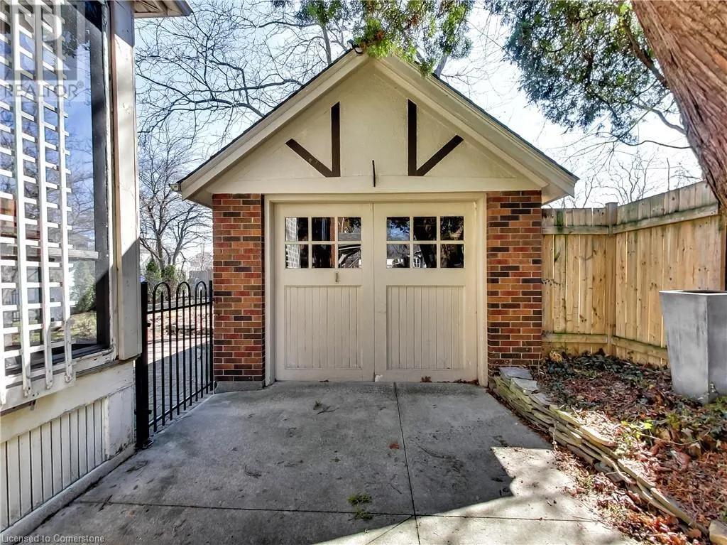 1 NELLES Boulevard