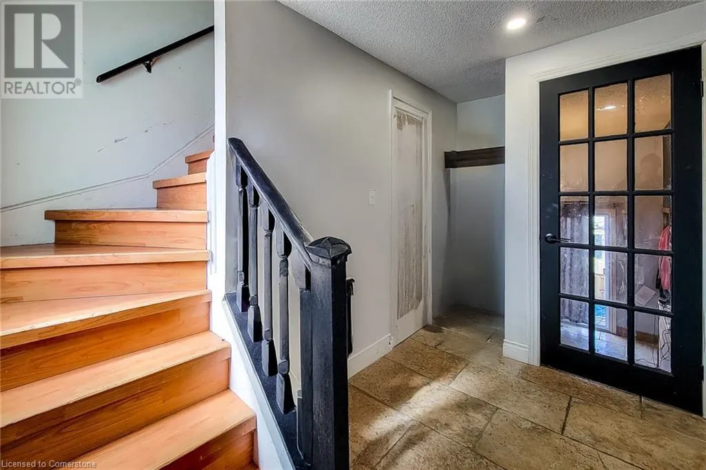 1255 UPPER GAGE Avenue Unit# 6, #6