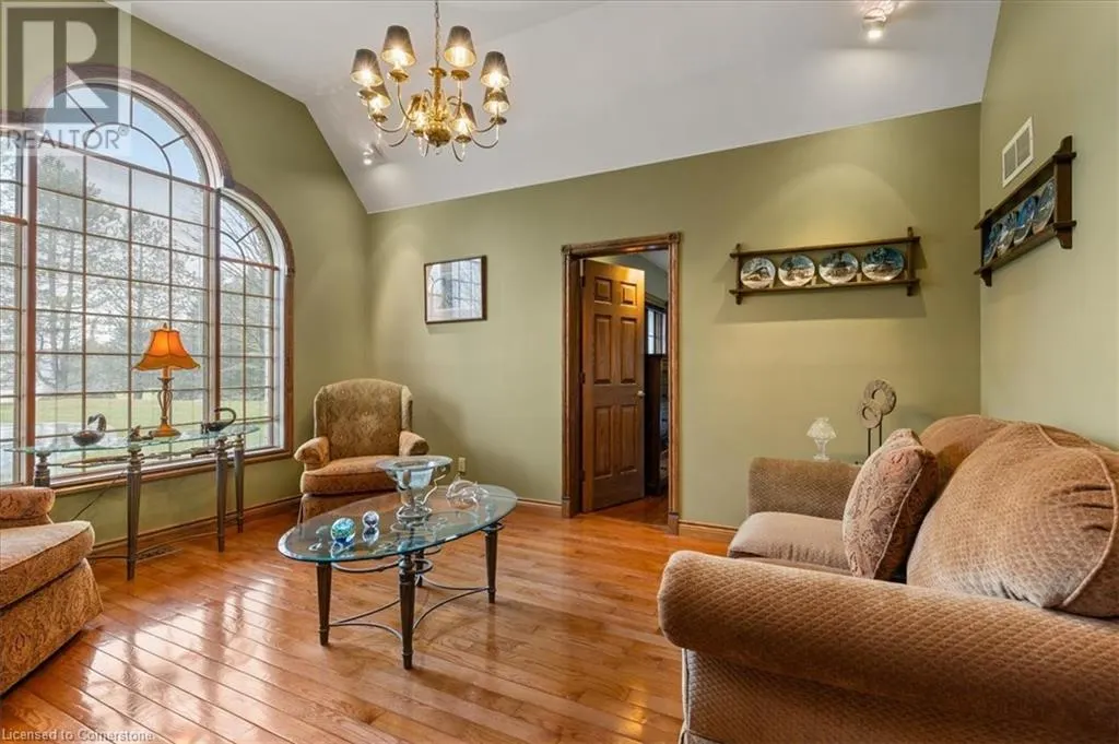 2 HICKORY Hollow