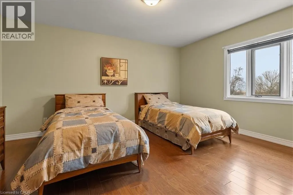 2 HICKORY Hollow