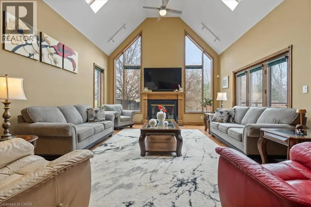 2 HICKORY Hollow