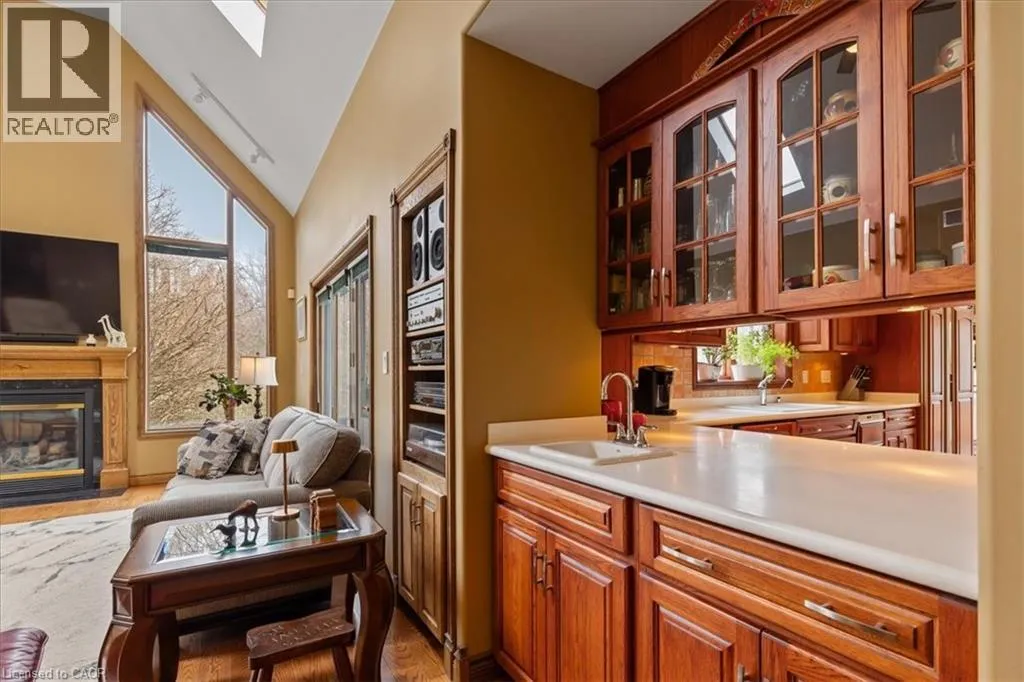 2 HICKORY Hollow