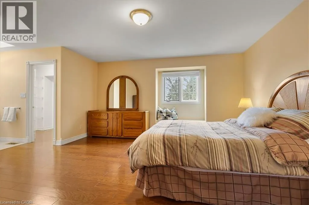 2 HICKORY Hollow