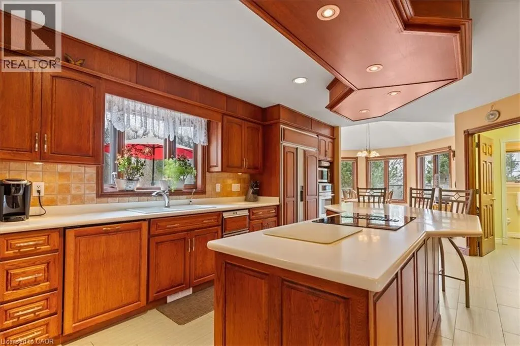 2 HICKORY Hollow