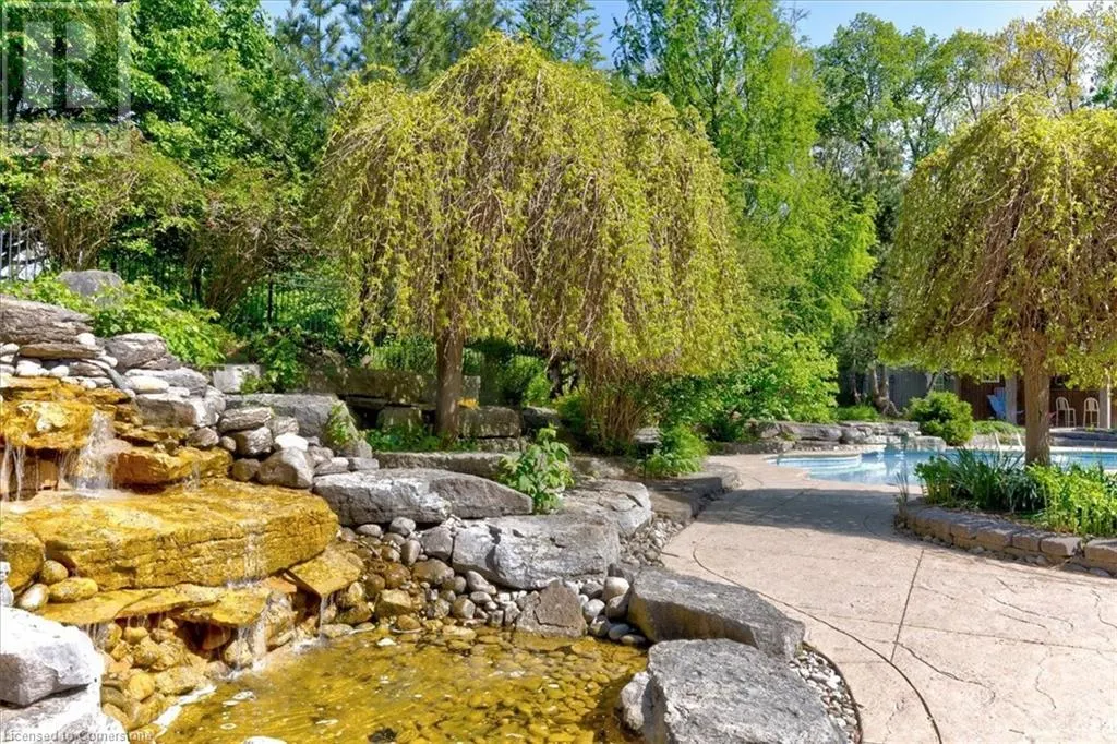 2 HICKORY Hollow