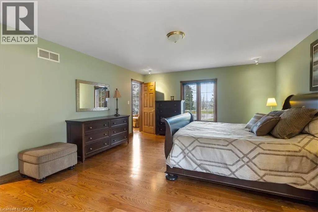 2 HICKORY Hollow