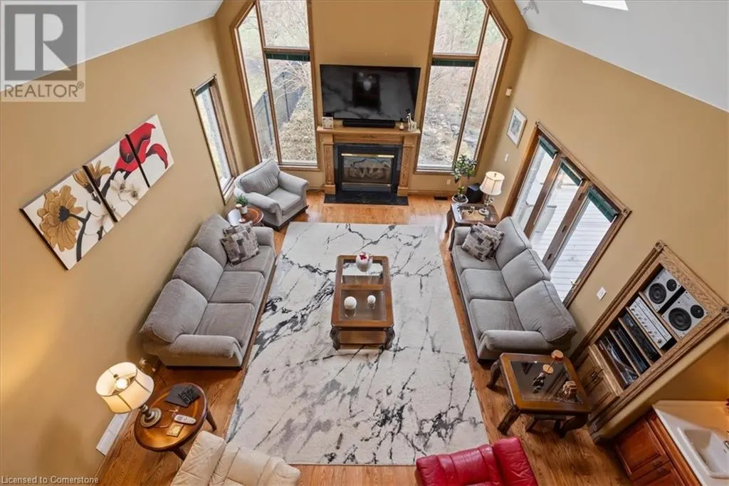 2 HICKORY Hollow
