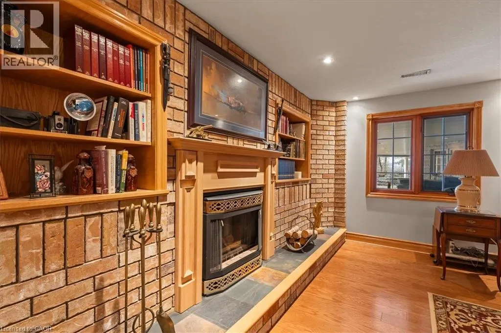 2 HICKORY Hollow