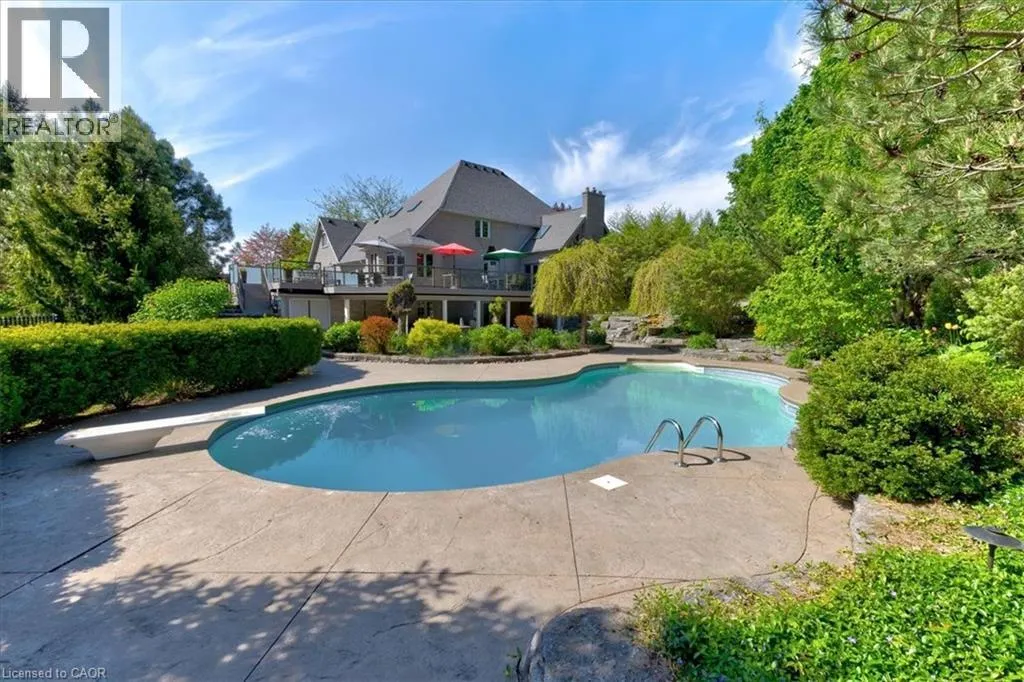 2 HICKORY Hollow