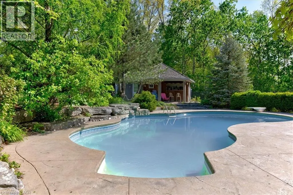 2 HICKORY Hollow