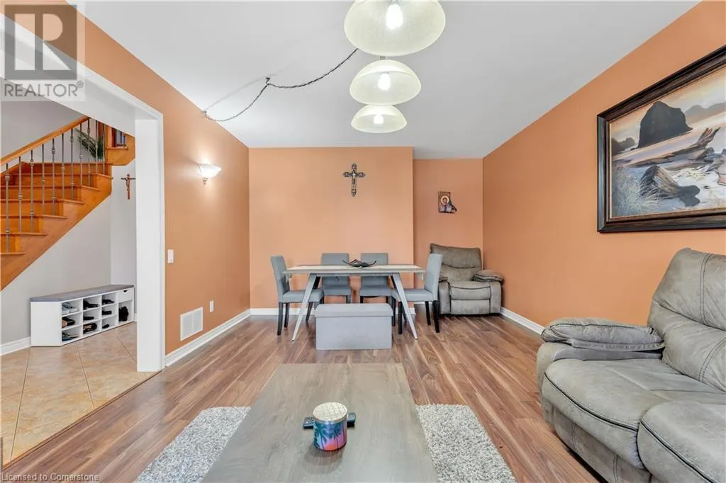 18 BRIARWOOD Drive