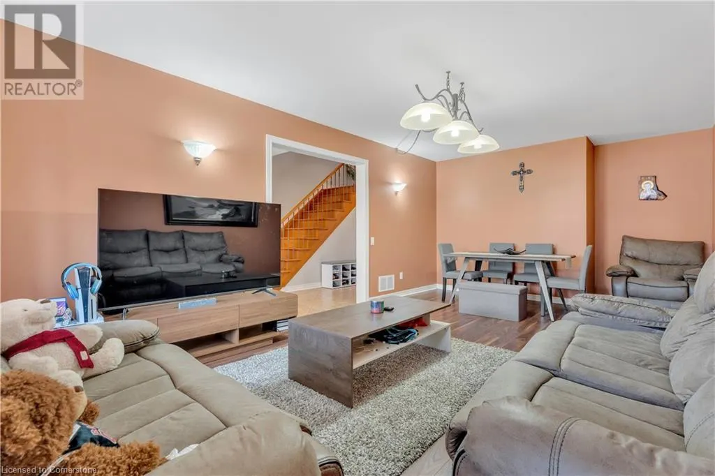 18 BRIARWOOD Drive