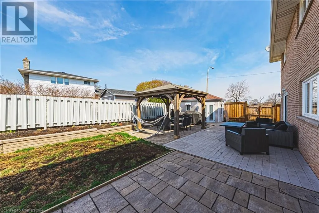 95 ELLINGTON Avenue