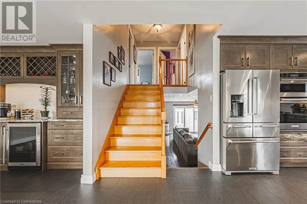 95 ELLINGTON Avenue