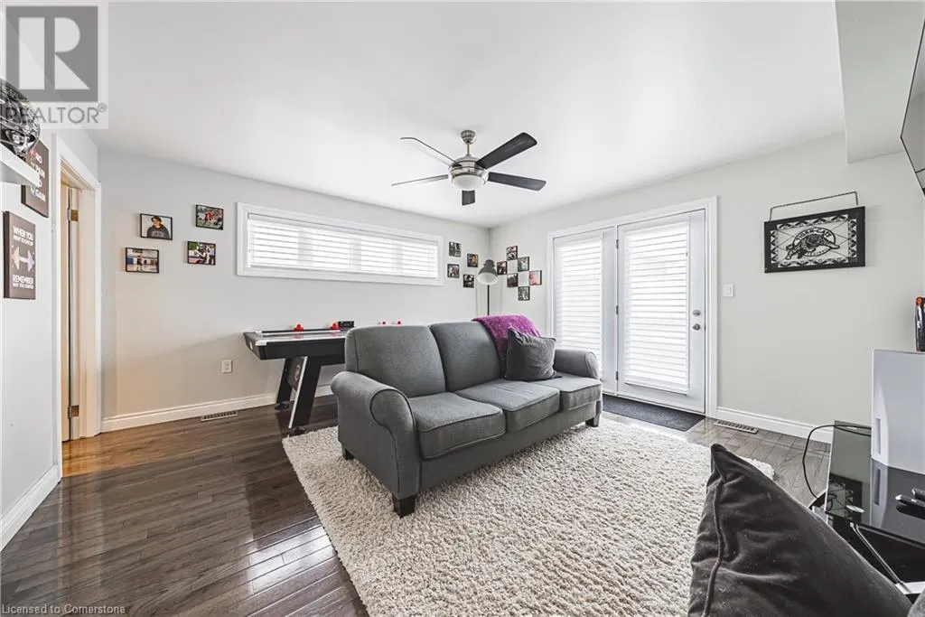 95 ELLINGTON Avenue