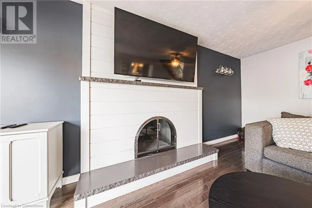 95 ELLINGTON Avenue
